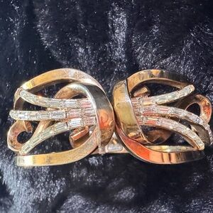 1950s "Meteor" Trifari clamper bracelet with bright rhinestone baguettes